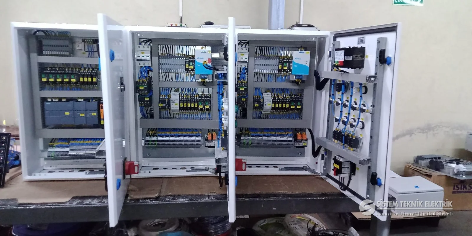 Tekne Dümen ve Irgat Panoları — Açık kapaklı küçük panolar.